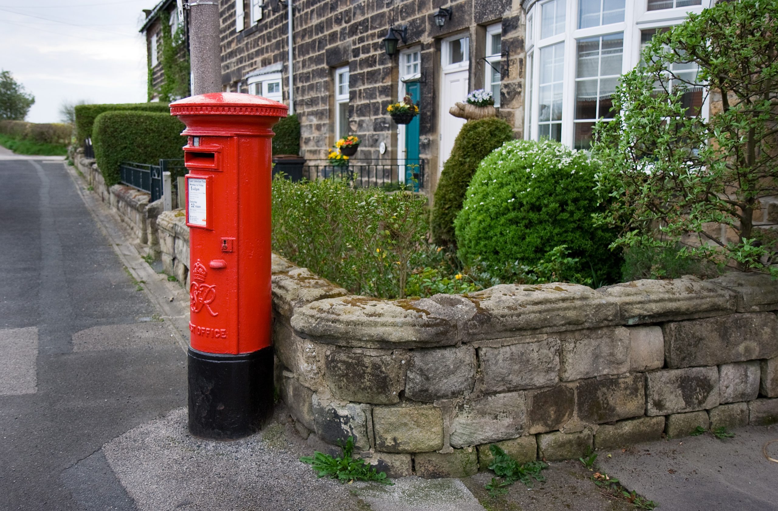 Freestanding letterbox