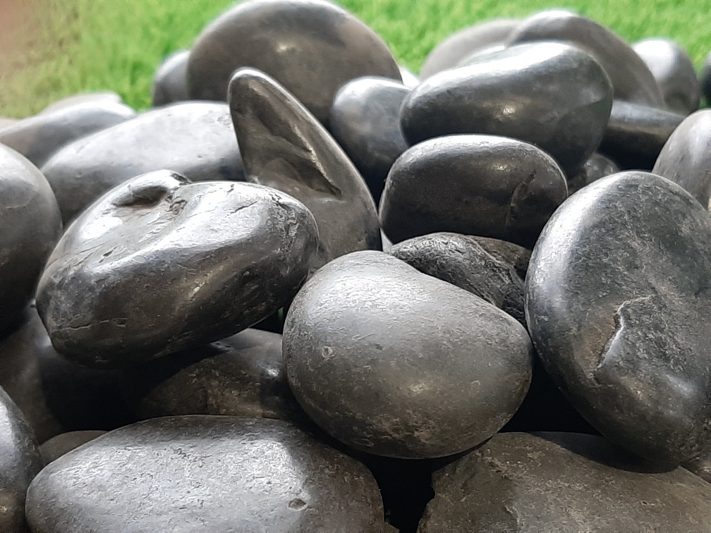 Black Polished Pebbles 3-5 cm