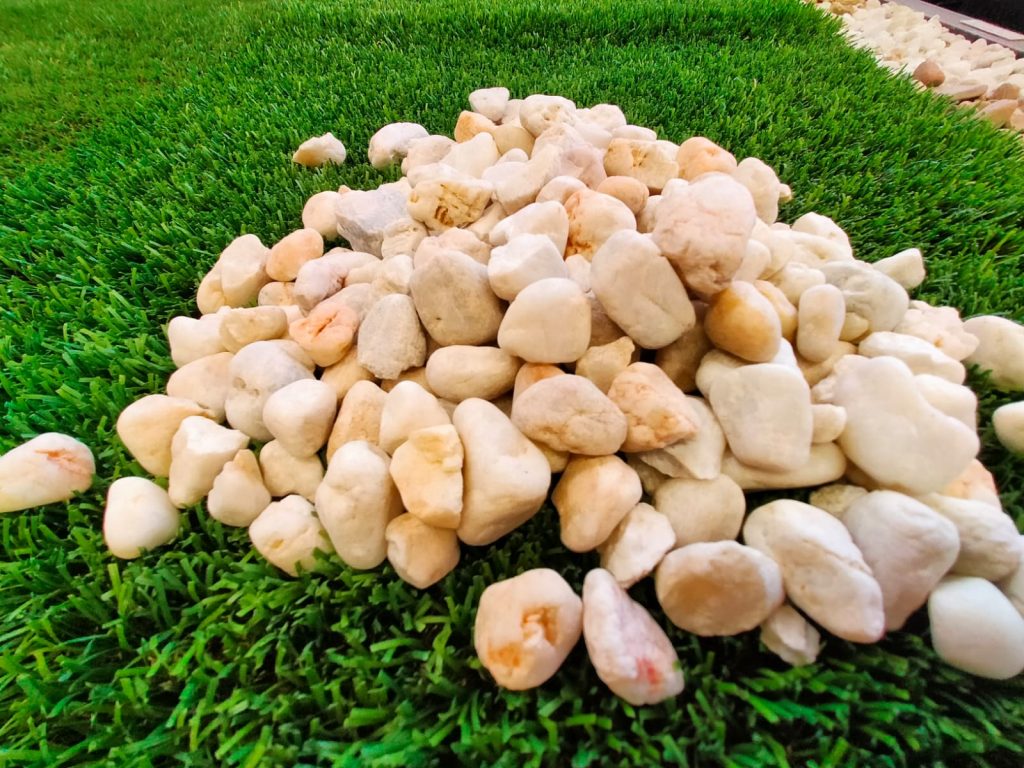  Nice  Backyard Creamy White Pebbles  20mm Nice  Backyard